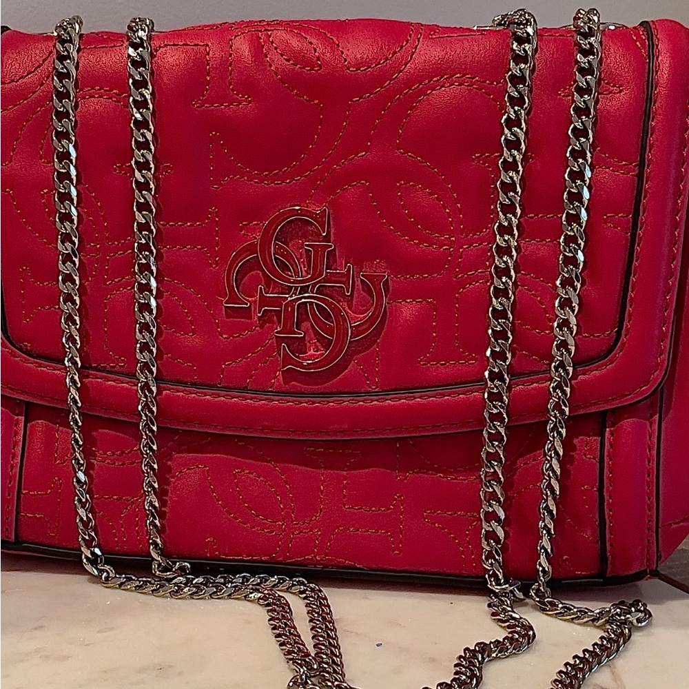 NWOT Red Crossbody/Shoulder Mini Bag with Quilted Texture and Chain Straps - Picture 4 of 12